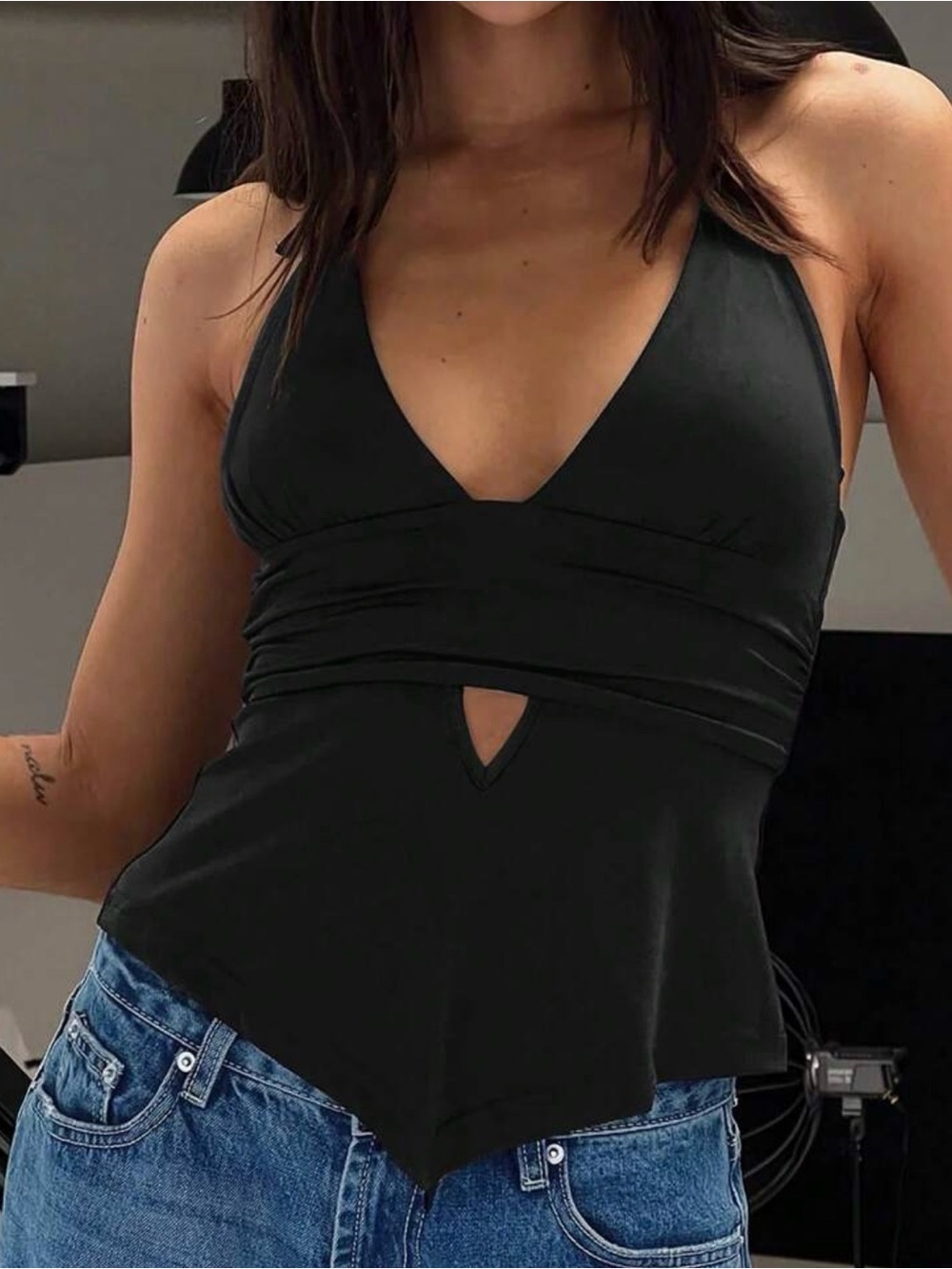 SHEIN Black V-Neck Sleeveless Peplum Top with Keyhole